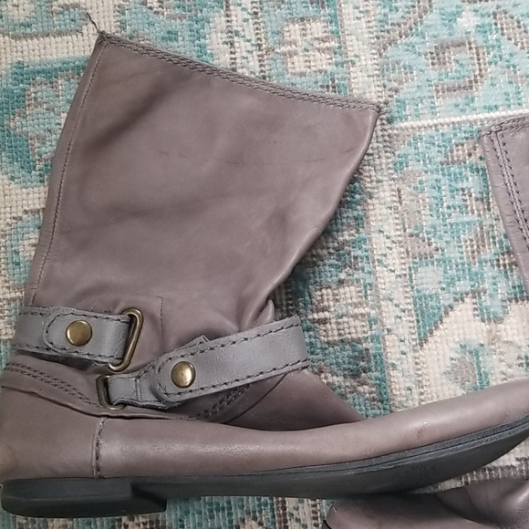 Boots - Picture 3 of 8